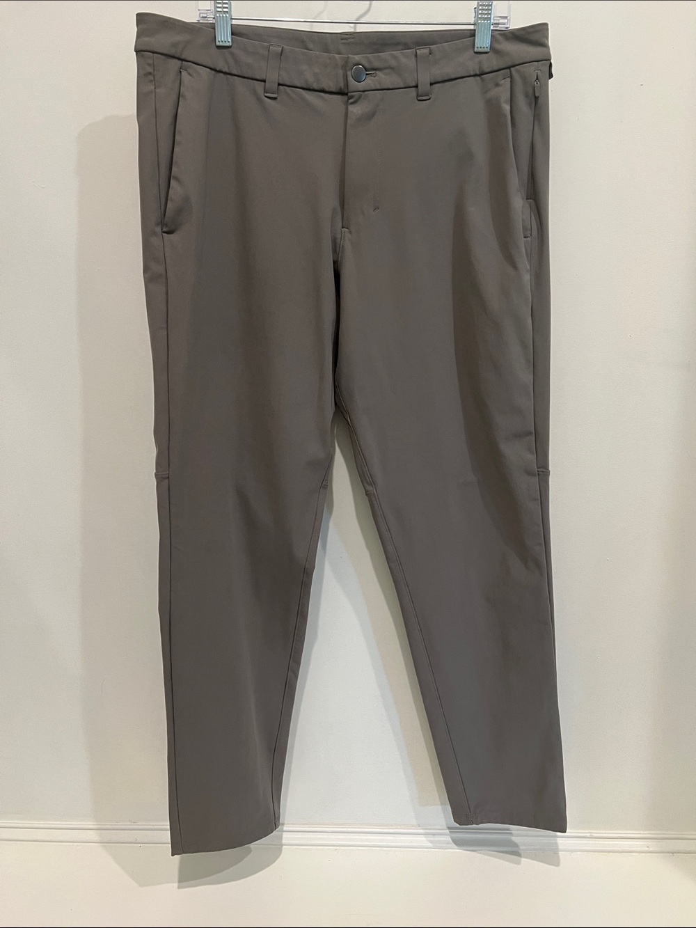 lululemon athletica Men's Slim Chinos in Taupe Gray